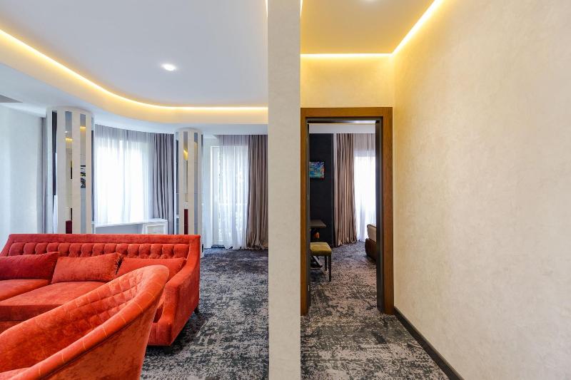 Tapis Rouge VIP Boutique Batumi image