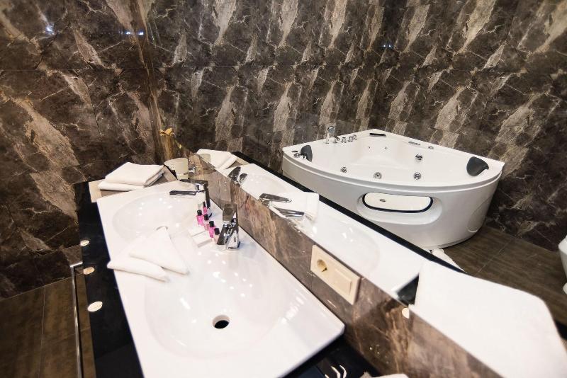 Gallery Art Hotel image