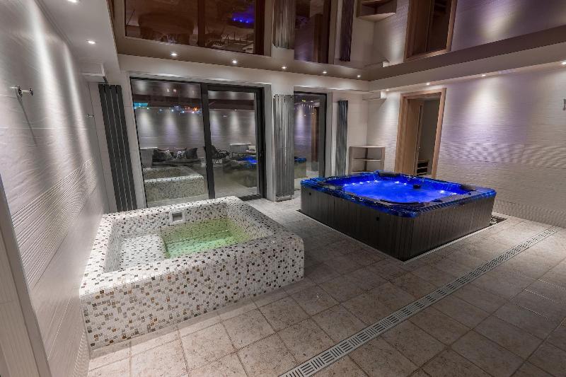 Good Aura Hotel image