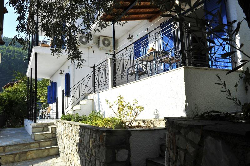 Fengeros Village — general view