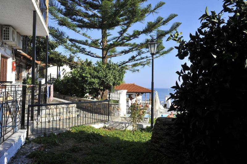 Fengeros Village image