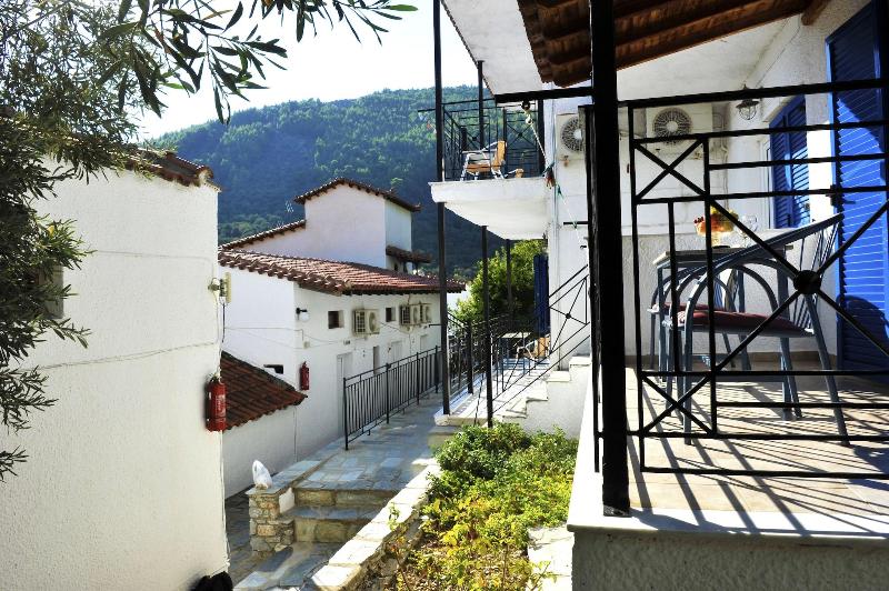 Fengeros Village image