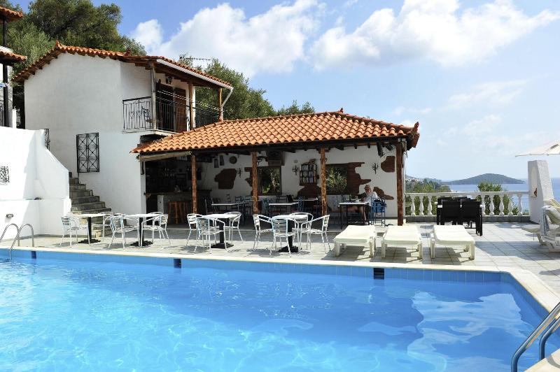 Fengeros Village image