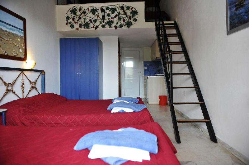Fengeros Village image