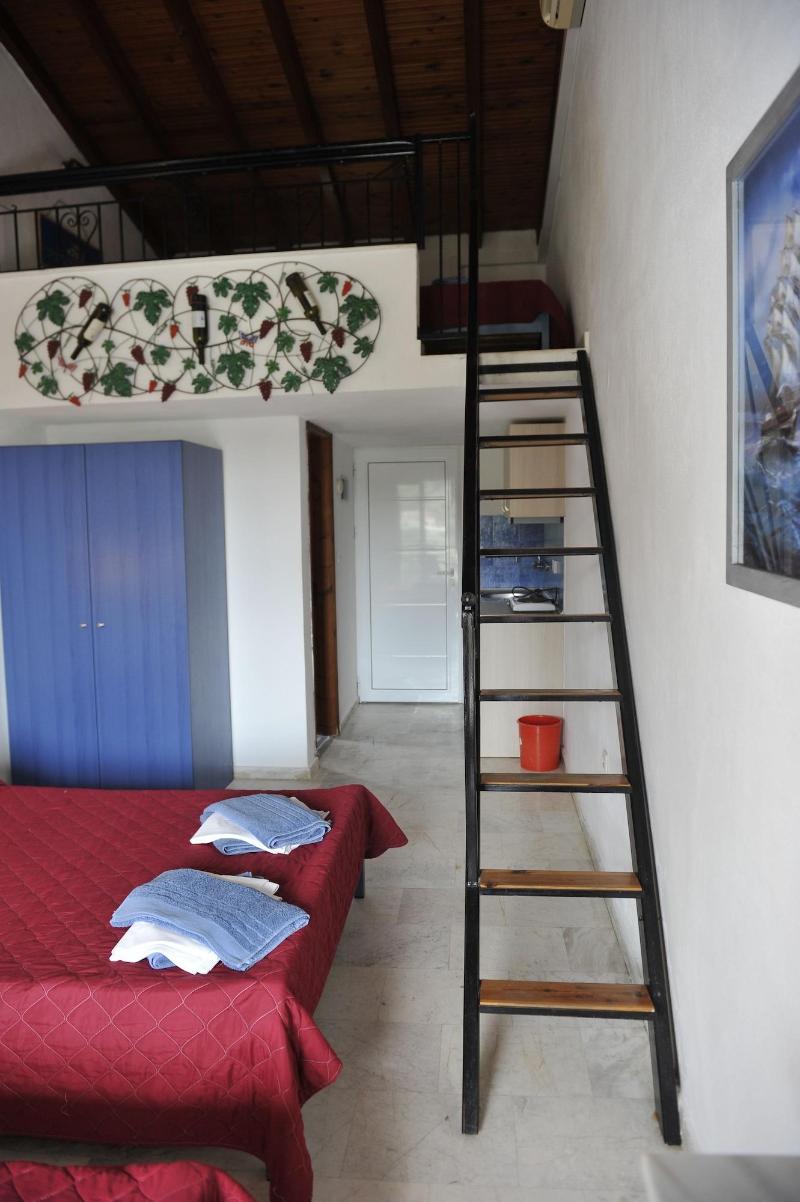 Fengeros Village image