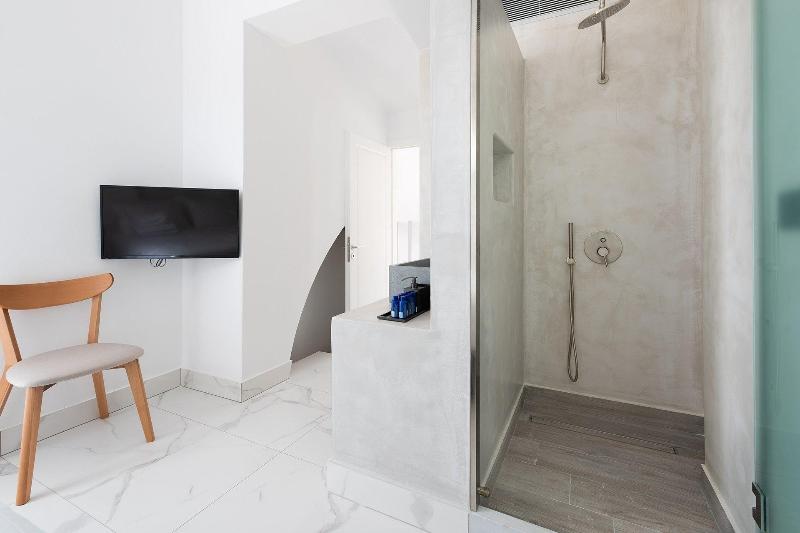 Karat Suites image