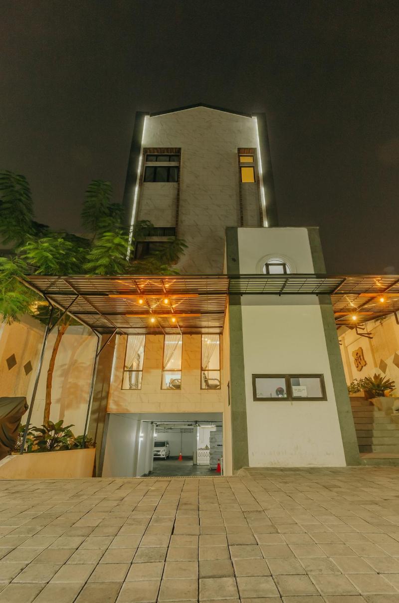 Urbanest Inn House Slipi image