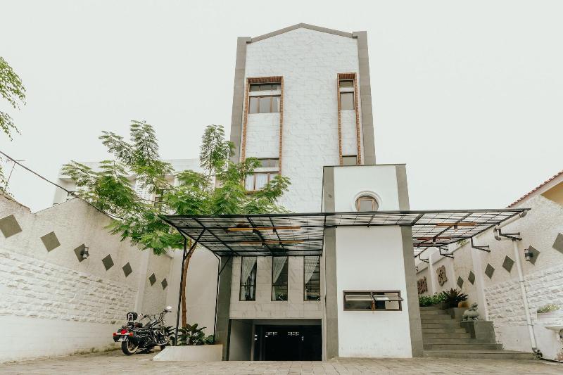 Urbanest Inn House Slipi image