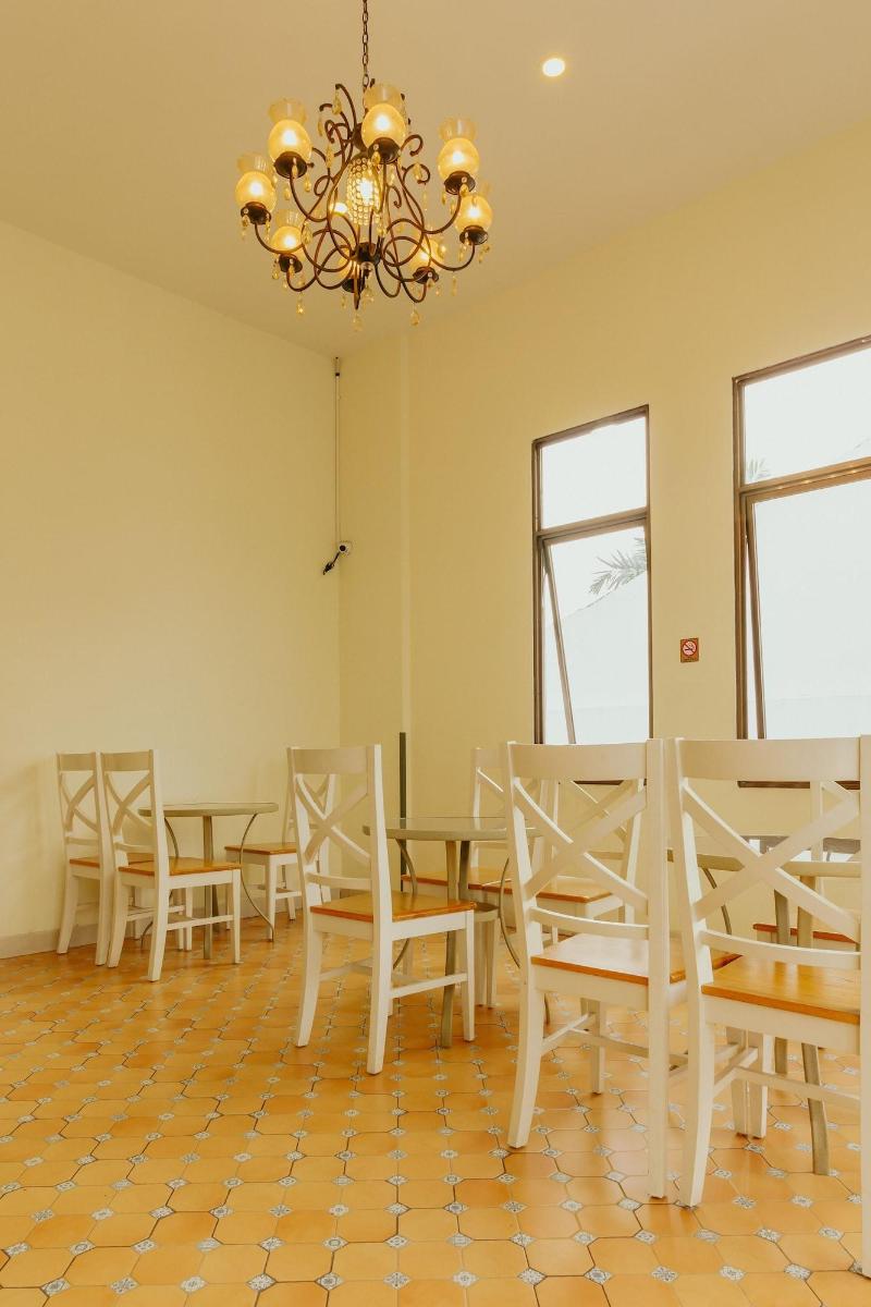 Urbanest Inn House Slipi image
