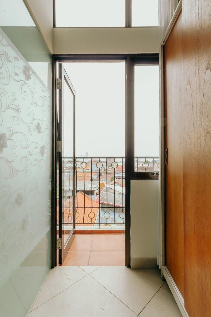 Urbanest Inn House Slipi image