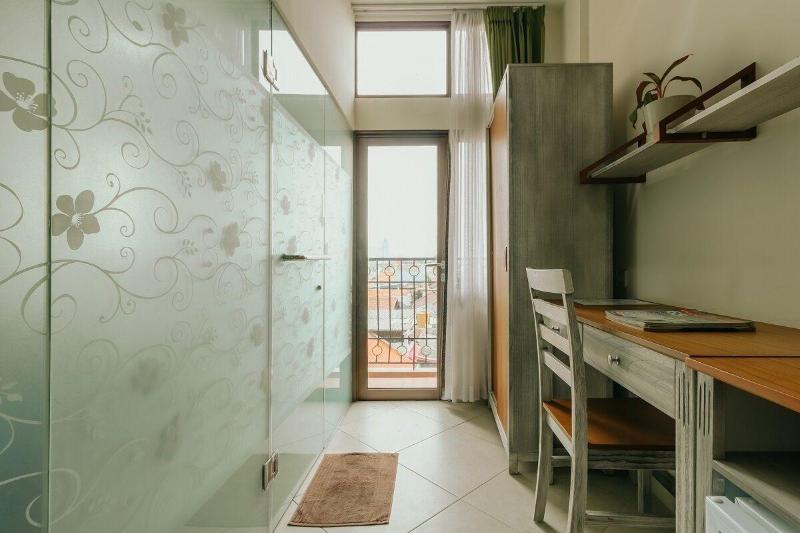 Urbanest Inn House Slipi image