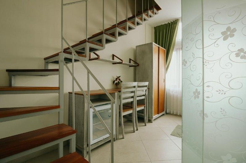 Urbanest Inn House Slipi image