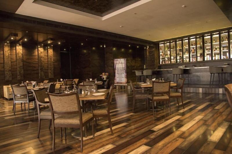 Regenta Central Hotel & Convention Nagpur image