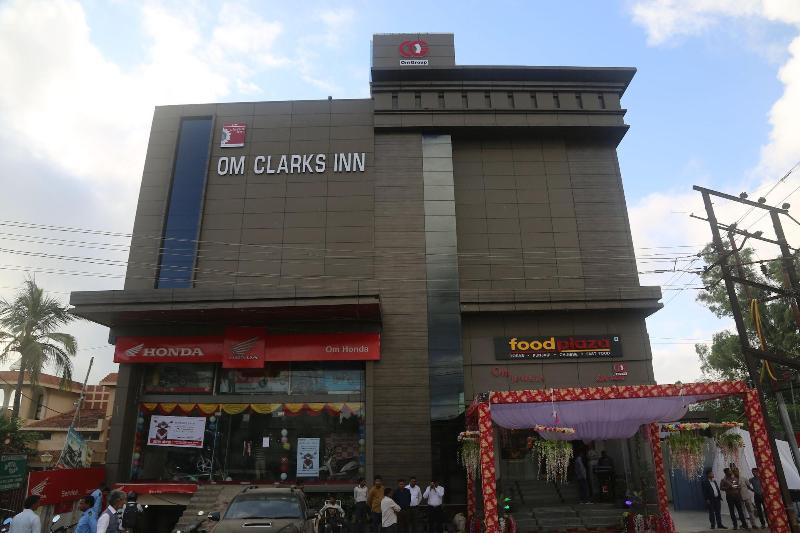 Om Clarks Inn Raebareli