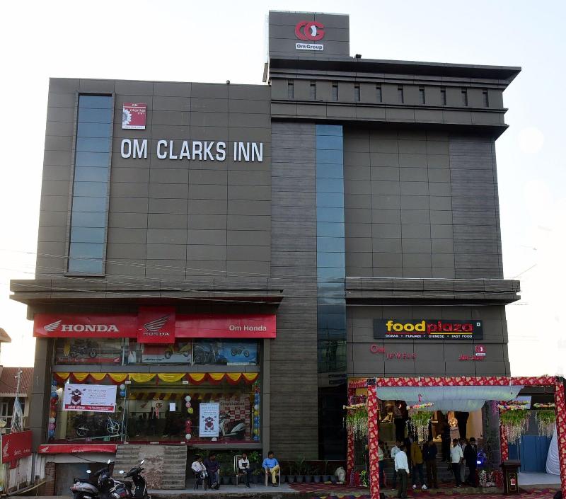 Om Clarks Inn Raebareli