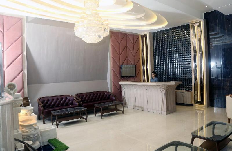 Om Clarks Inn Raebareli