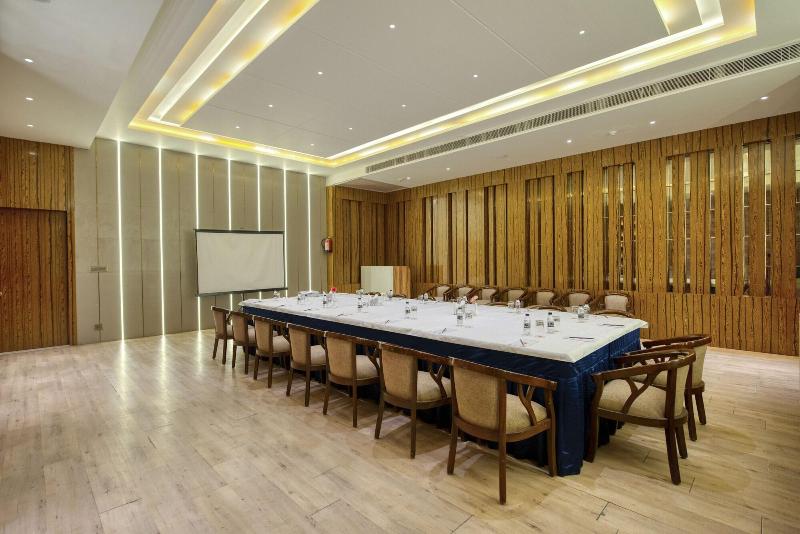 Om Clarks Inn Raebareli