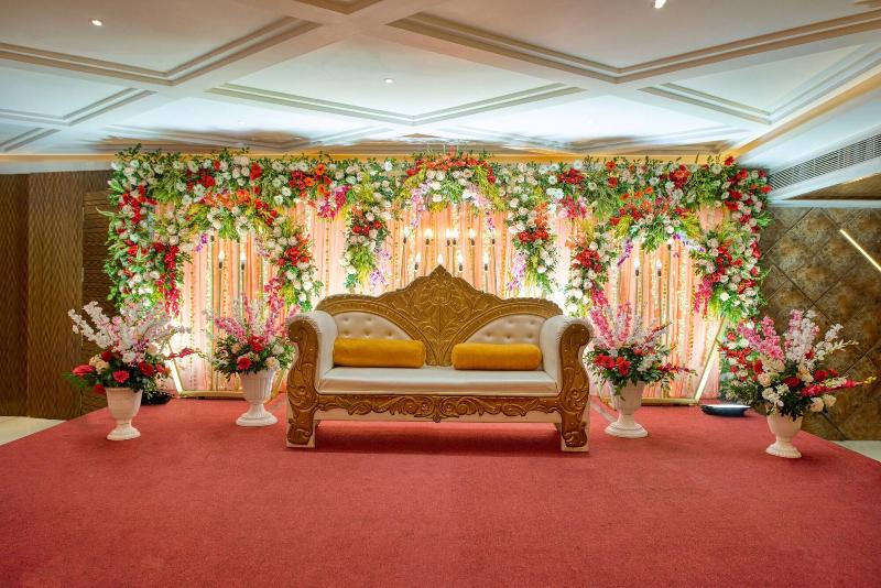 Om Clarks Inn Raebareli