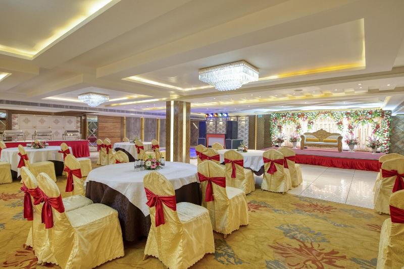 Om Clarks Inn Raebareli