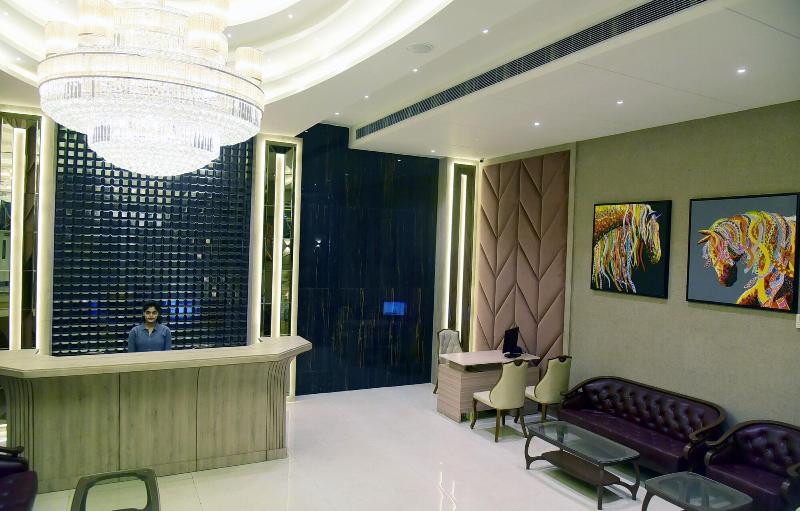 Om Clarks Inn Raebareli