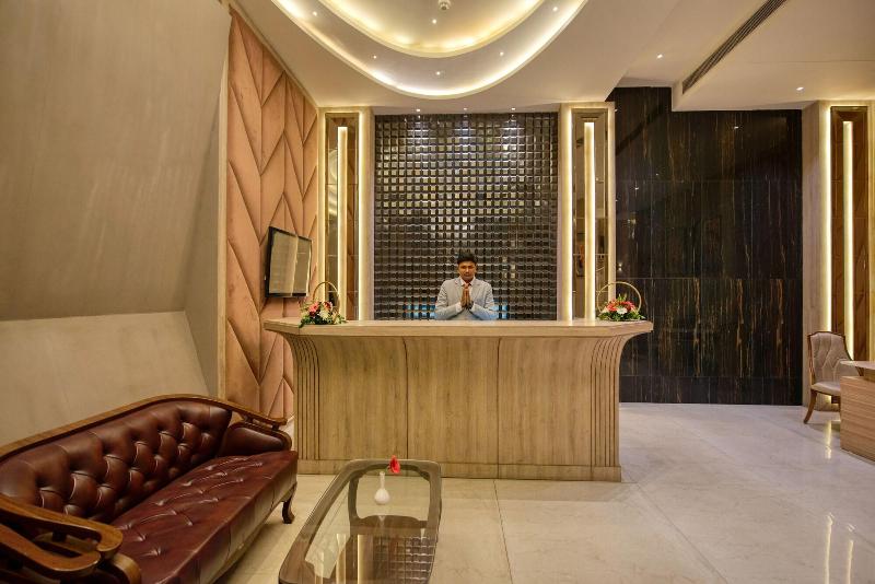 Om Clarks Inn Raebareli