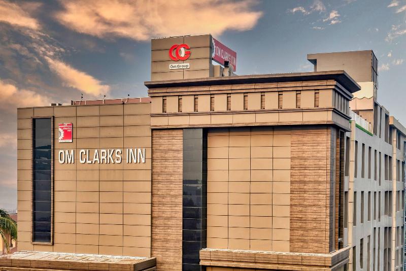Om Clarks Inn Raebareli