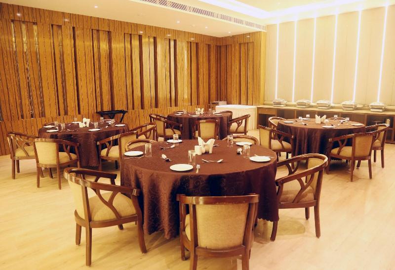 Om Clarks Inn Raebareli