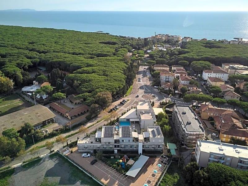 Golden Hotel & Apartments image