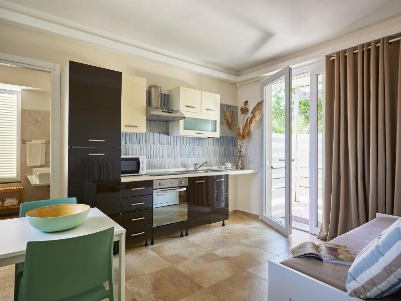 Golden Hotel & Apartments image
