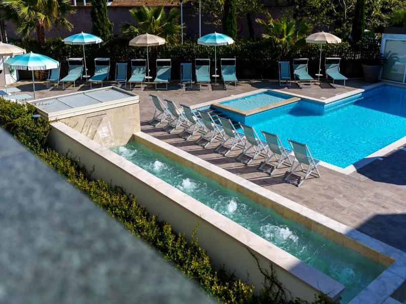 Golden Hotel & Apartments image