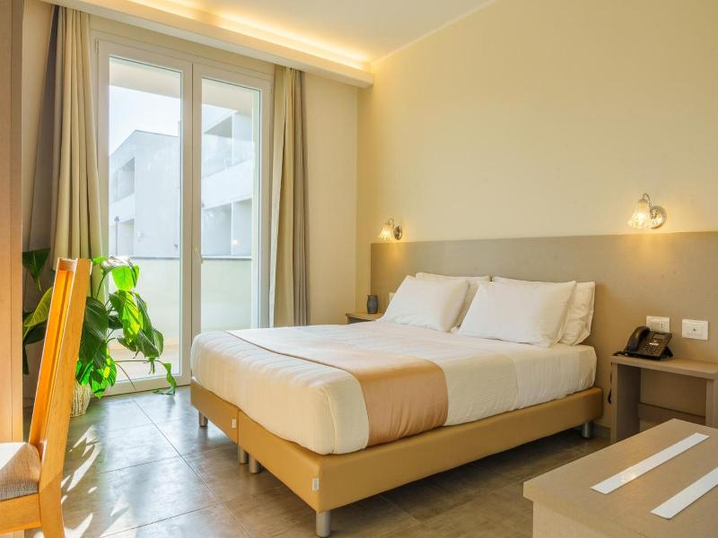 Golden Hotel & Apartments image