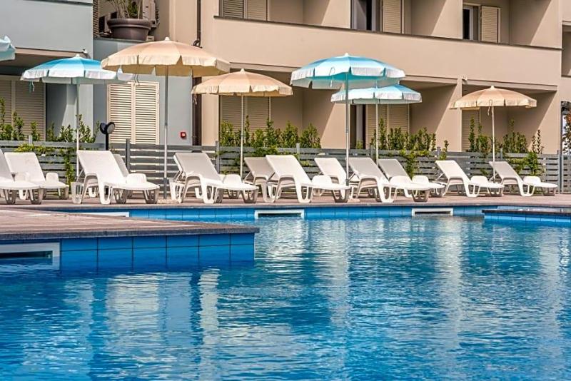 Golden Hotel & Apartments image