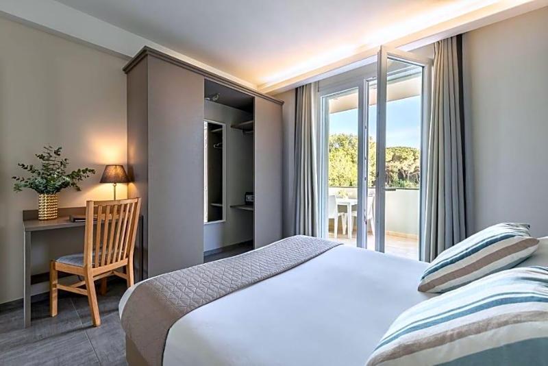Golden Hotel & Apartments image
