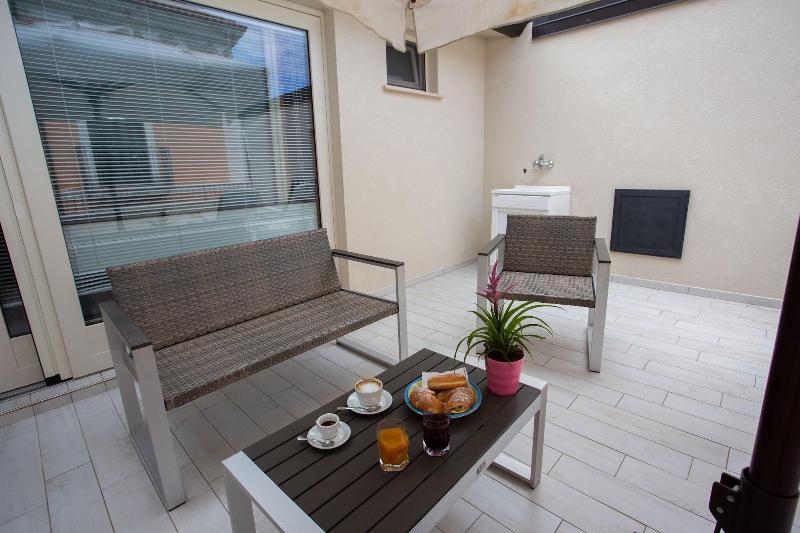 Odissea Residence e Rooms image