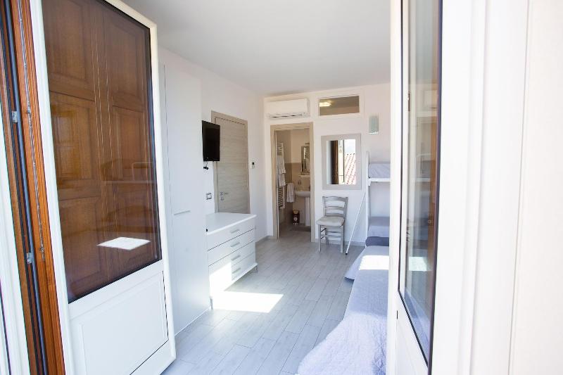 Odissea Residence e Rooms image