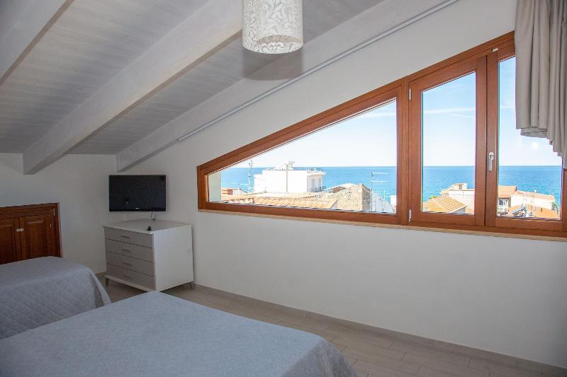 Odissea Residence e Rooms image