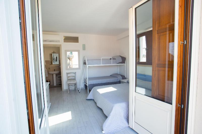 Odissea Residence e Rooms image