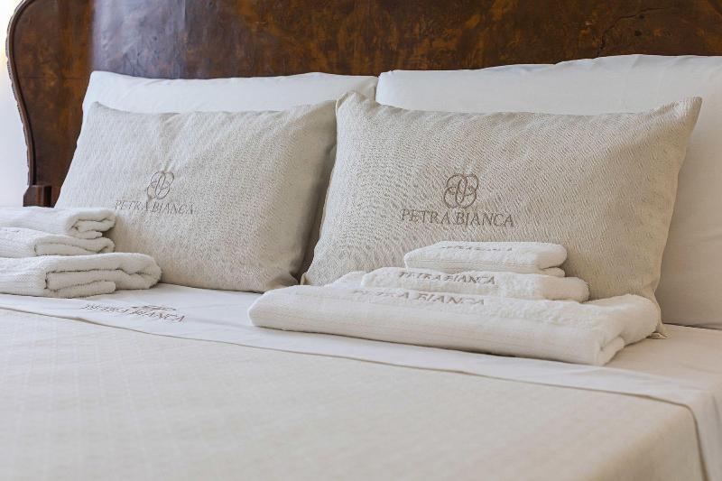 Petra Bianca image
