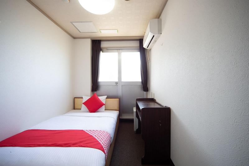 OYO Hotel Tsuru Sendai image