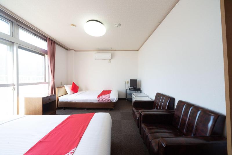 OYO Hotel Tsuru Sendai image