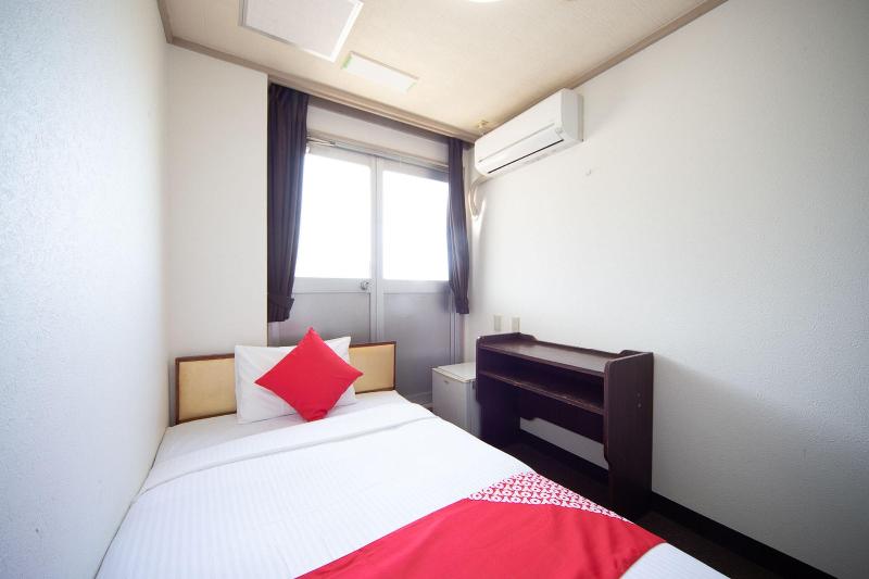 OYO Hotel Tsuru Sendai image
