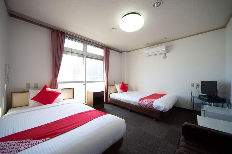 OYO Hotel Tsuru Sendai image