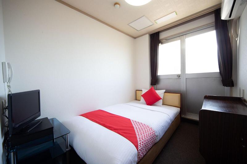 OYO Hotel Tsuru Sendai image