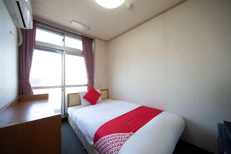 OYO Hotel Tsuru Sendai image