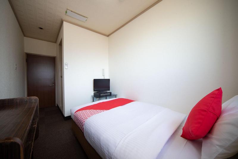 OYO Hotel Tsuru Sendai image