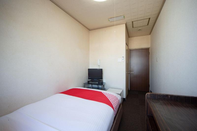 OYO Hotel Tsuru Sendai image