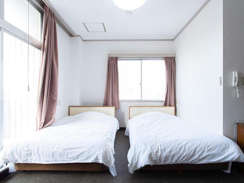 OYO Hotel Tsuru Sendai image