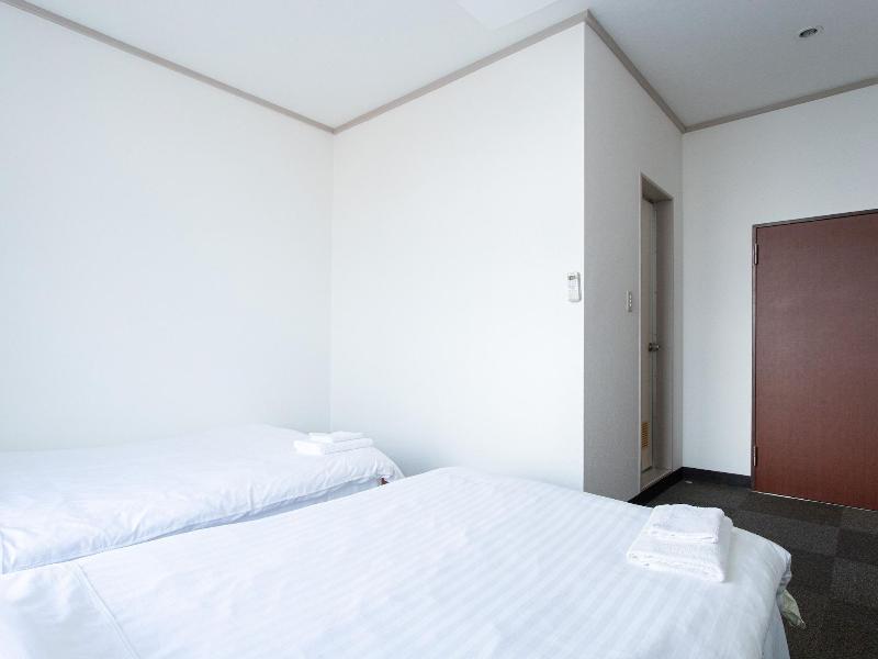 OYO Hotel Tsuru Sendai image
