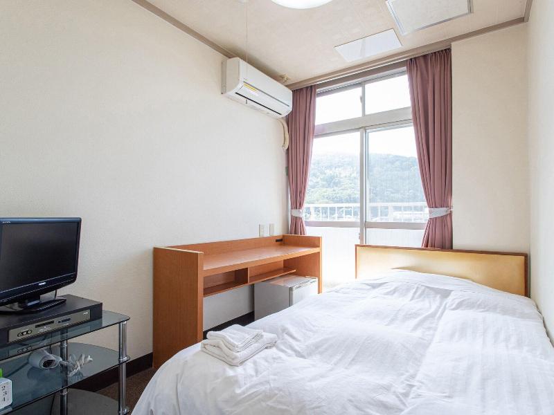 OYO Hotel Tsuru Sendai image