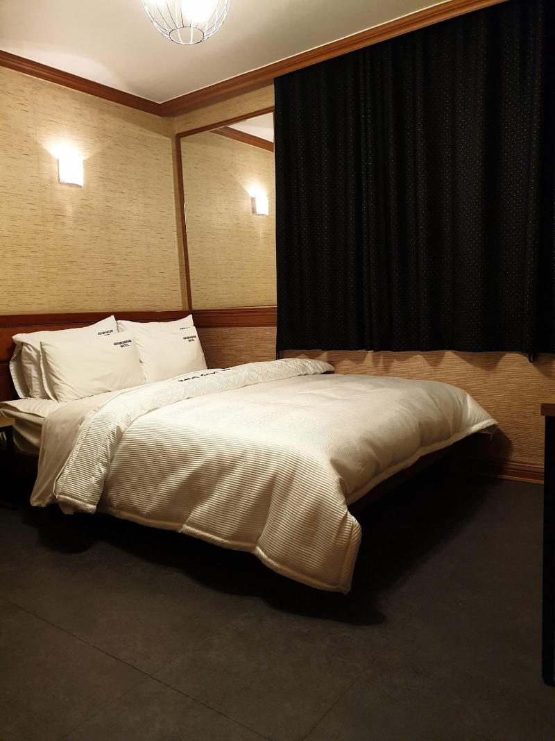Motel Good Guy image